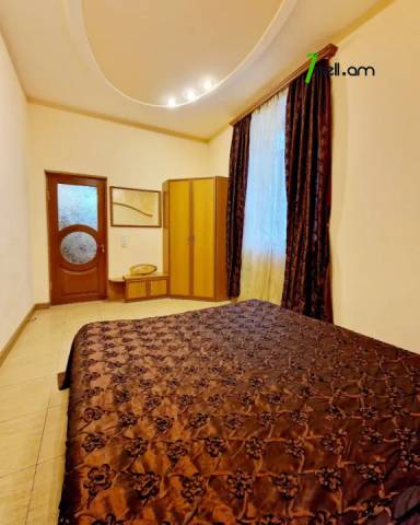 3 սենյականոց բնակարան Մոսկովյան փողոցում, 75 ք.մ., 2 սանհանգույց, բարձր առաստաղներ, 2/6 հարկ