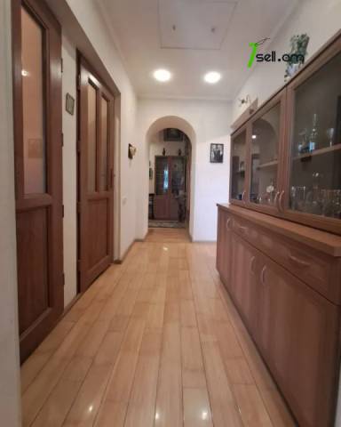 2 սենյականոց բնակարան Մարշալ Բաղրամյան պողոտայում, 67 ք.մ., կապիտալ վերանորոգված, քարե շենք