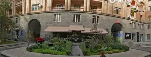 3 սենյականոց բնակարան Մոսկովյան փողոցում, 110 ք.մ., նախավերջին հարկ, բարձր առաստաղներ