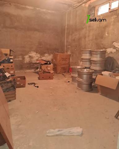 Երեք հարկանի քարե տուն Դավիթ Բեկի փողոցում Էրեբունիում, 900 ք.մ., 2 սանհանգույց