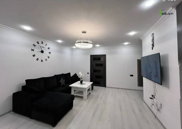 3 սենյականոց բնակարան Շահումյանի 1-ին փողոցում, 60 քմ, եվրովերանորոգված, քարե շենք