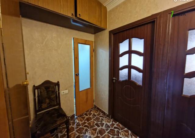 3 սենյականոց բնակարան Աշոտ Հովհաննիսյանի փողոցում, 78 քմ, նախավերջին հարկ, մասնակի վերանորոգում