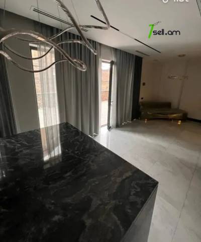 Երկու հարկանի թաունհաուզ Վերին Անտառային փողոցում կենտրոնում, 250 ք.մ., 3+ սանհանգույց