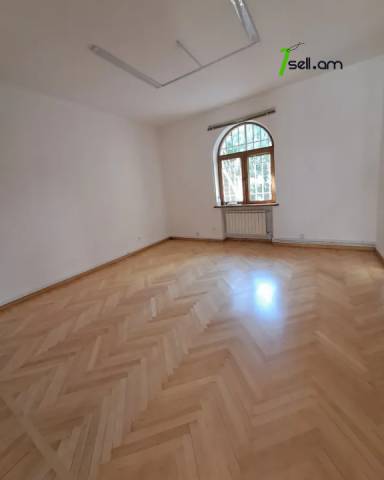 Բազմաֆունկցիոնալ գույք Վերին Անտառային փողոցում կենտրոնում, 400 ք.մ.