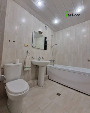 Երկու հարկանի քարե տուն Դավիթ Բեկի փողոցում Էրեբունիում, 650 քմ, 3+ սանհանգույց, եվրովերանորոգված