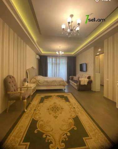 Երեք հարկանի տուն Մարշալ Բաբաջանյան փողոցում Ավանում, 715 քմ, 3+ սանհանգույց