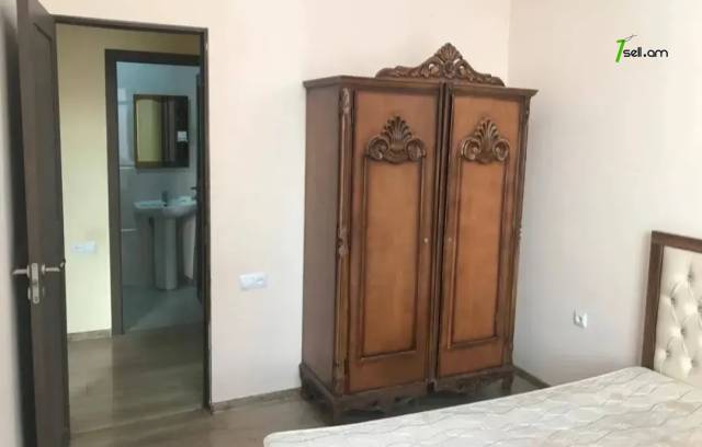 3 սենյականոց բնակարան Բաշինջաղյան փողոցում, 55 ք.մ., նախավերջին հարկ, կապիտալ վերանորոգված