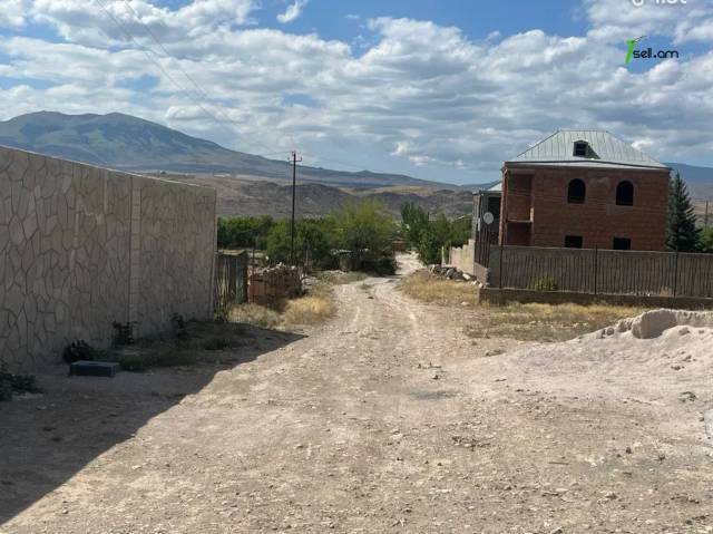 Հողատարածք բնակելի շինությունների համար Անդրանիկի փողոցում Նուռնուսում, 500 ք.մ.