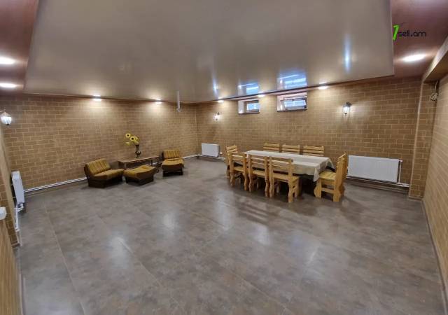 Երկու հարկանի քարե ամառանոց, Ջրվեժ թաղամաս Ջրվեժում, 800 ք.մ., 2 սանհանգույց, կապիտալ վերանորոգված