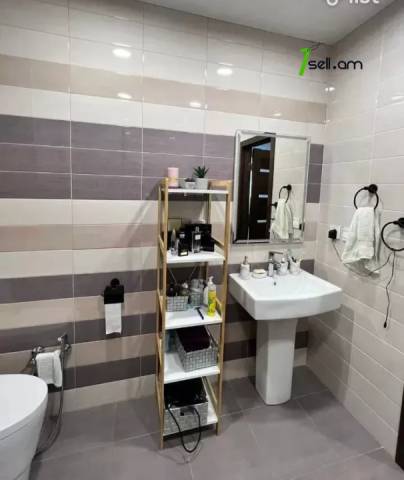 2 սենյականոց բնակարան նորակառույց շենքում Պարույր Սևակի փողոցում, 60 ք.մ., բարձր առաստաղներ