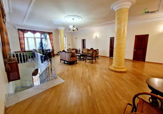 Երկու հարկանի քարե տուն, Դուրյան թաղամաս Ավանում, 2400 ք.մ., 3+ սանհանգույց, մեծ հողամաս