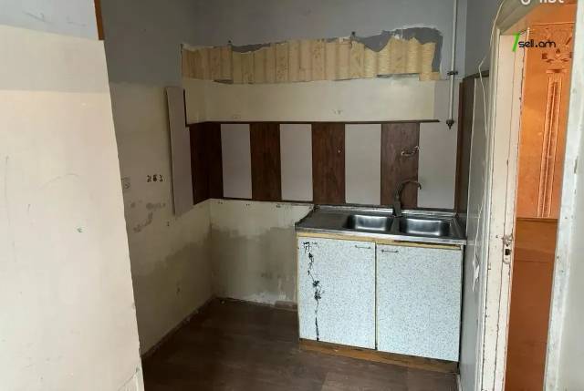 1 սենյականոց բնակարան Նելսոն Ստեփանյան փողոցում, 46 քմ, նախավերջին հարկ, քարե շենք