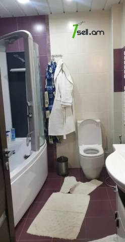 Երկու հարկանի քարե տուն Ավետիս Ահարոնյանի փողոցում Քանաքեռ Զեյթունում, 230 ք.մ., 3+ սանհանգույց