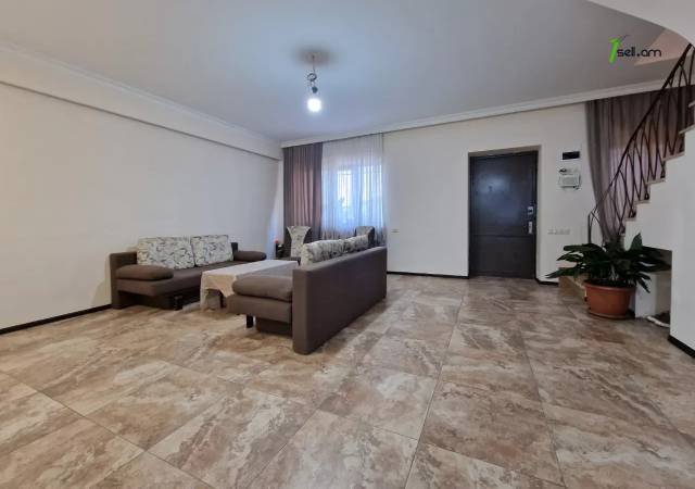 Երկու հարկանի քարե տուն, Գ-1 թաղամաս Աջափնյակում, 300 ք.մ., 2 սանհանգույց, կապիտալ վերանորոգված