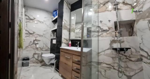 2 սենյականոց բնակարան Հանրապետության փողոցում, 67 քմ, 7/9 հարկ, կապիտալ վերանորոգված