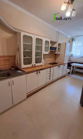 3 սենյականոց բնակարան Սարյանի փողոցում, 74 քմ, 1/8 հարկ, քարե շենք