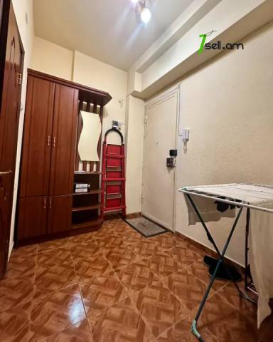 3 սենյականոց բնակարան Դերենիկ Դեմիրճյանի փողոցում, 70 քմ, 3/10 հարկ, կապիտալ վերանորոգված