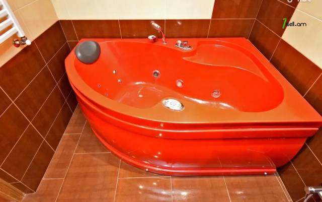 4 սենյականոց բնակարան նորակառույց շենքում Ծարավ Աղբյուրի փողոցում, 105 քմ, 2 սանհանգույց