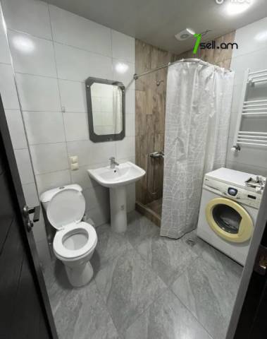 2 սենյականոց բնակարան Ազատության պողոտայում, 64 քմ, նախավերջին հարկ, եվրովերանորոգված, քարե շենք