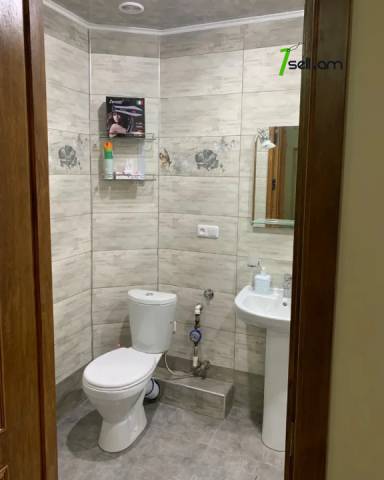 3 սենյականոց բնակարան Չարենցի փողոցում, 90 ք.մ., 3/5 հարկ, կապիտալ վերանորոգված, քարե շենք