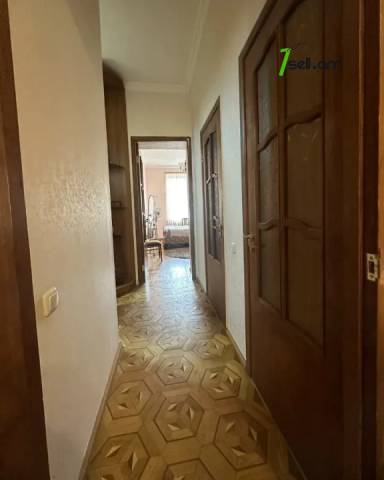 2 սենյականոց բնակարան Վարդանանց փողոցում, 62 ք.մ., բարձր առաստաղներ, 3/5 հարկ, կապիտալ վերանորոգված