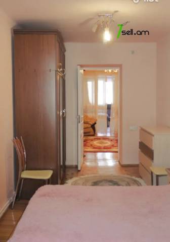 4 սենյականոց բնակարան Դրոյի փողոցում, 96 ք.մ., կապիտալ վերանորոգված, քարե շենք