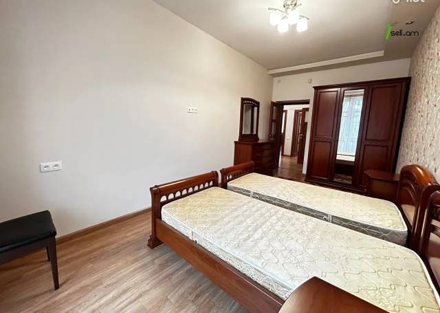 3 սենյականոց բնակարան Կոմիտասի պողոտայում, 93 ք.մ., 2/5 հարկ, բարձր առաստաղներ, կապիտալ վերանորոգված