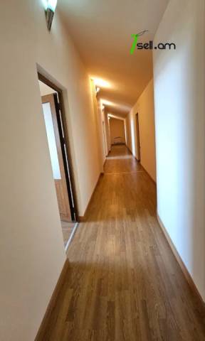 Չորս հարկանի քարե տուն Գարեգին Հովսեփյանի փողոցում Նորք Մարաշում, 2265 քմ, 3+ սանհանգույց