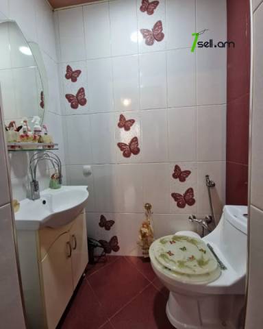 Երկու հարկանի քարե տուն Բագրևանդի 23-րդ փողոցում Նոր Նորքում, 800 ք.մ., 3+ սանհանգույց