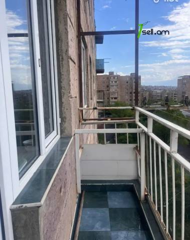 3 սենյականոց բնակարան, Ավան-Առինջ 2-րդ միկրոշրջան, 77 քմ, նախավերջին հարկ, եվրովերանորոգված