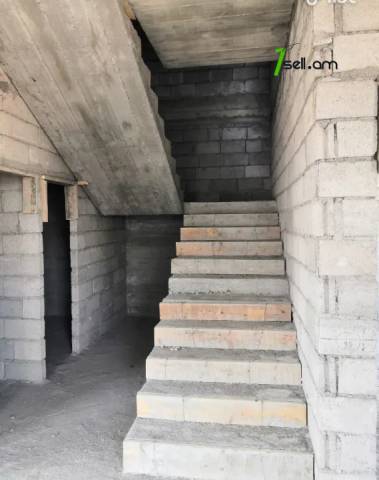 Երեք հարկանի տուն, Գ-1 թաղամաս Աջափնյակում, 280 քմ, 3+ սանհանգույց