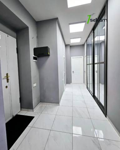 3 սենյականոց բնակարան Վարդանանց փողոցում, 75 ք.մ., 2/4 հարկ, կապիտալ վերանորոգված, քարե շենք