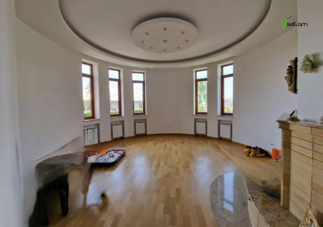 Երկու հարկանի քարե տուն Նոր Նորքում, 1000 ք.մ., 3+ սանհանգույց, կապիտալ վերանորոգված