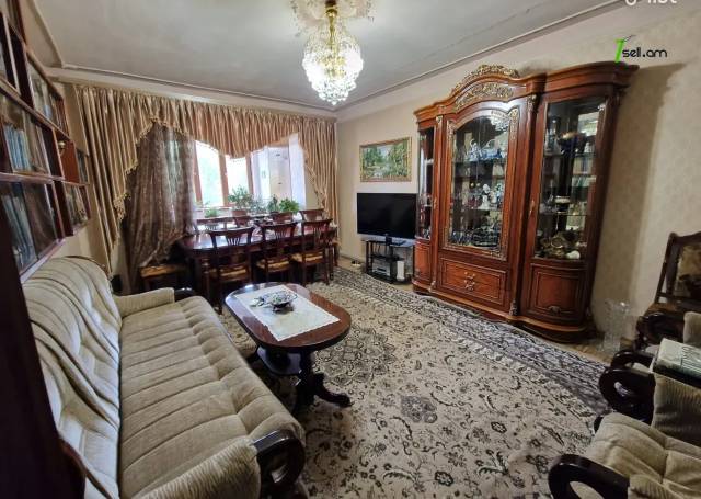 3 սենյականոց բնակարան Աշոտ Հովհաննիսյանի փողոցում, 78 քմ, նախավերջին հարկ, մասնակի վերանորոգում