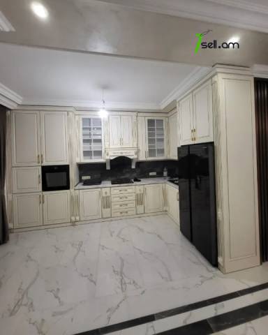 Երկու հարկանի քարե տուն, Գ-1 թաղամաս Աջափնյակում, 1080 ք.մ., 3+ սանհանգույց, կապիտալ վերանորոգված