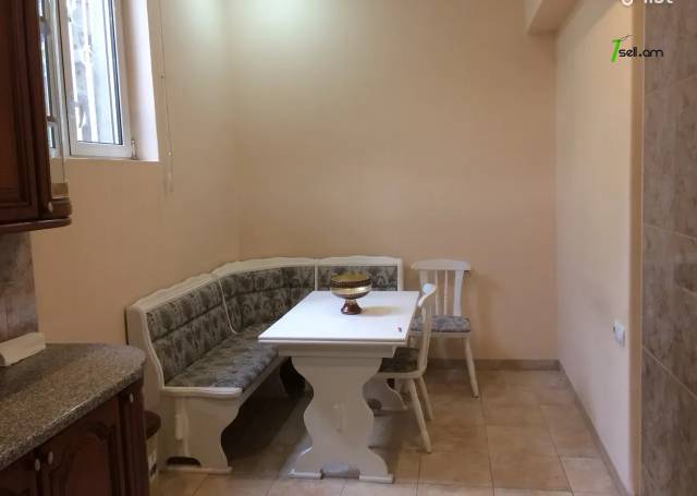 Երկու հարկանի քարե տուն Ազատության պողոտայում Արաբկիրում, 230 քմ, 3+ սանհանգույց