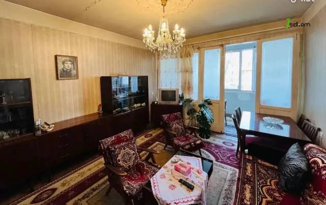 3 սենյականոց բնակարան Բաշինջաղյան փողոցում, 96 ք.մ., մի քանի պատշգամբ, մասնակի վերանորոգում