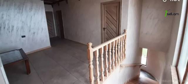 Երկու հարկանի տուն, Շիրակի 4-րդ նրբանցք Շենգավիթում, 160 ք.մ., 2 սանհանգույց, եվրովերանորոգված