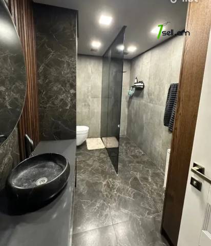 3 սենյականոց բնակարան նորակառույց շենքում Եղիշե Չարենցի փողոցում, 71 ք.մ., բարձր առաստաղներ