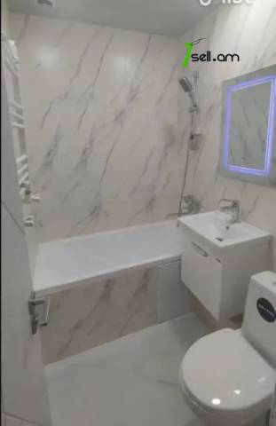 2 սենյականոց բնակարան Ֆուչիկի փողոցում, 43 ք.մ., 2/5 հարկ, եվրովերանորոգված, քարե շենք