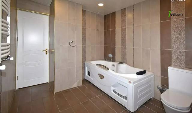 4 սենյականոց բնակարան նորակառույց շենքում, Ծիծեռնակաբերդի խճուղի, 160 ք.մ., 2 սանհանգույց