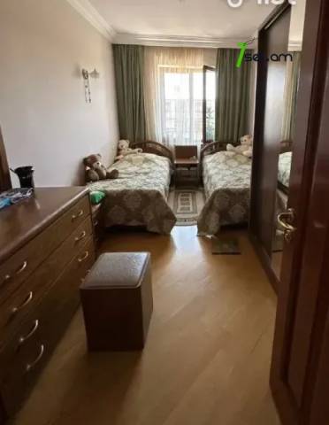 4 սենյականոց բնակարան Աղբյուր Սերոբի փողոցում, 112 ք.մ., նախավերջին հարկ, կապիտալ վերանորոգված