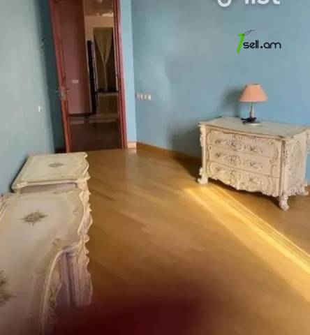 3 սենյականոց բնակարան նորակառույց շենքում կենտրոնում, 120 ք.մ., 2 սանհանգույց, բարձր առաստաղներ