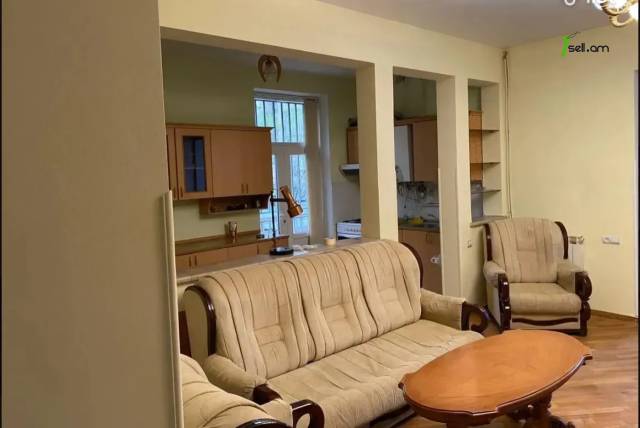 3 սենյականոց բնակարան Կոմիտասի պողոտայում, 115 քմ, 2/4 հարկ, բարձր առաստաղներ, մի քանի պատշգամբ