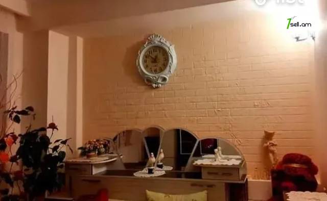 4 սենյականոց բնակարան Մելիք Մելիքյան փողոցում, 82 ք.մ., 2/4 հարկ, 2 սանհանգույց, բարձր առաստաղներ