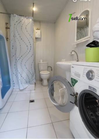 Երեք հարկանի քարե տուն Տիգրան Մեծի պողոտայում Էրեբունիում, 372 ք.մ., 2 սանհանգույց, եվրովերանորոգված