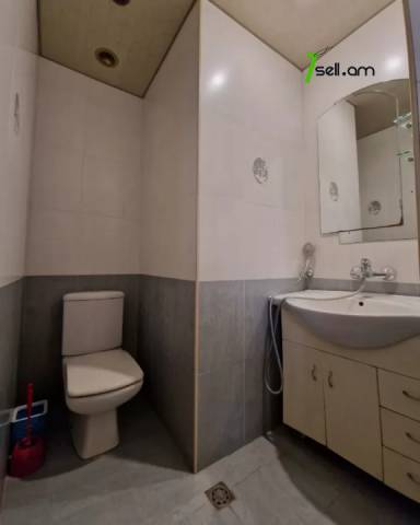 Երկու հարկանի քարե տուն Լուկաշինի փողոցում Աջափնյակում, 300 ք.մ., 3+ սանհանգույց, եվրովերանորոգված