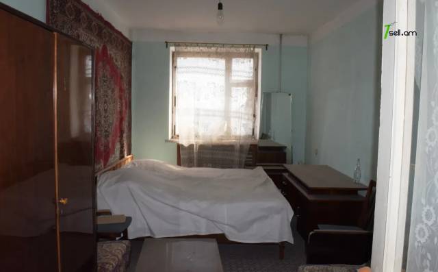 3 սենյականոց բնակարան Միխայիլ Սալտիկով-Շեդրինի փողոցում, 86 ք.մ., քարե շենք