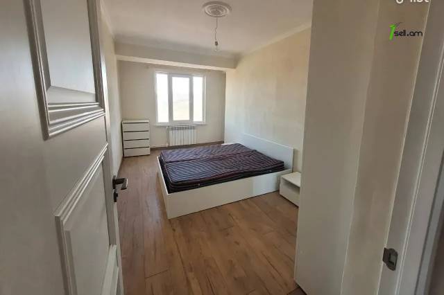 4 սենյականոց բնակարան Խաղաղ Դոնի փողոցում, 110 ք.մ., 10/12 հարկ, կապիտալ վերանորոգված