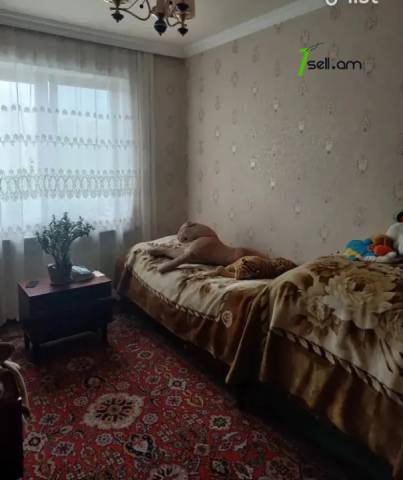 3 սենյականոց բնակարան Թոթովենցի փողոցում, 102 քմ, մի քանի պատշգամբ, կապիտալ վերանորոգված, քարե շենք